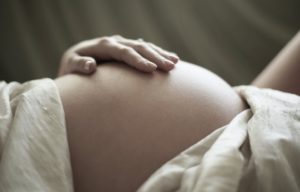 Какови причини возникновения крапивници у взрослих и при беременности?